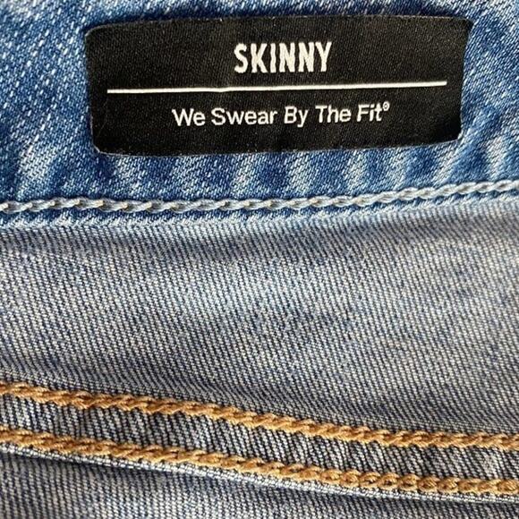 Torrid Super Distressed Boyfriend Ripped Skinny Crop Jeans 18 Blue Medium Wash - Picture 9 of 15